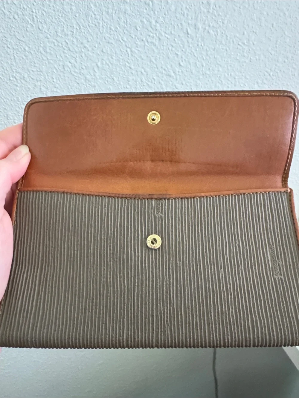 Salvatore Ferragamo Brown Ribbed Fold Wallet with Leather Trim - Picture 4 of 11